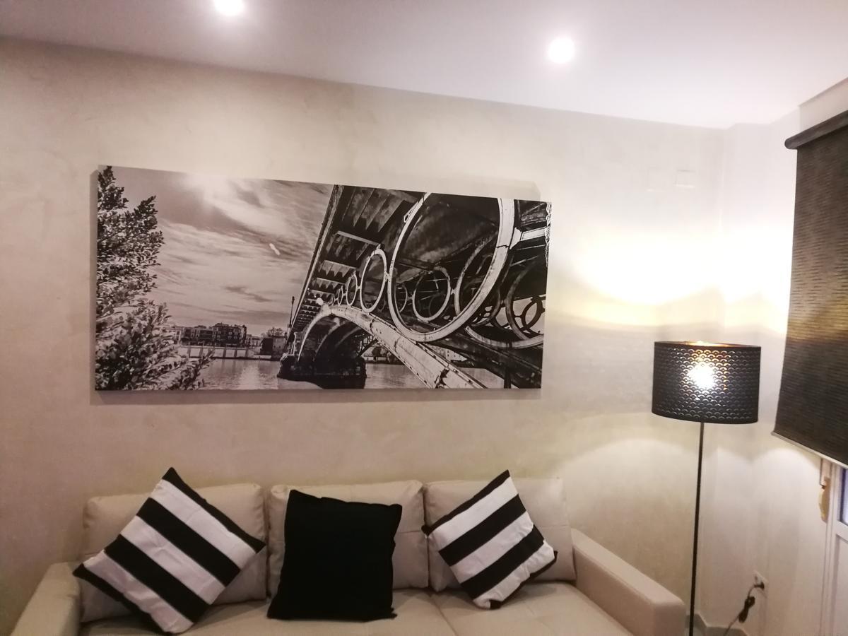 Apartamento Alfalfa Apartment Севиля Екстериор снимка